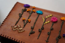 Load image into Gallery viewer, Flowers Purse
